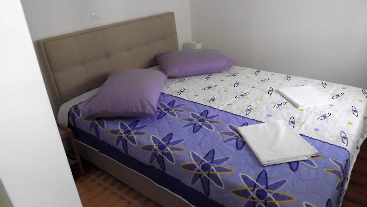 Apartment 9 With A Double Bed Split 0*,